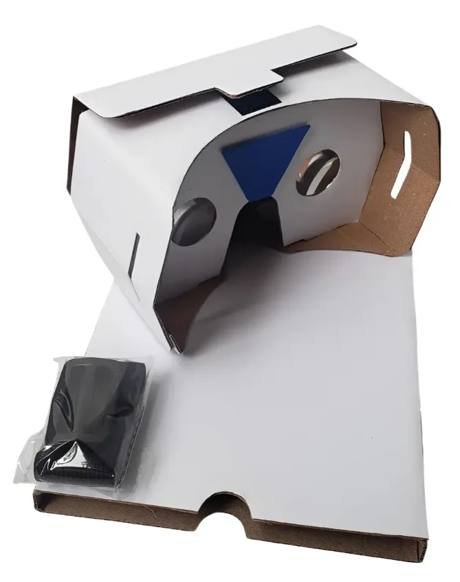 Cardboard Versión 2.0 en acabado blanco, vista abierta con banda elástica